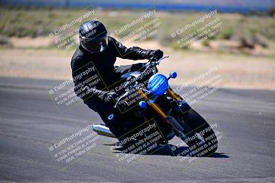 media/Mar-25-2024-Moto Forza (Mon) [[8d4319bd68]]/4-Novice Group/Session 3 (Turn 16 Inside)/